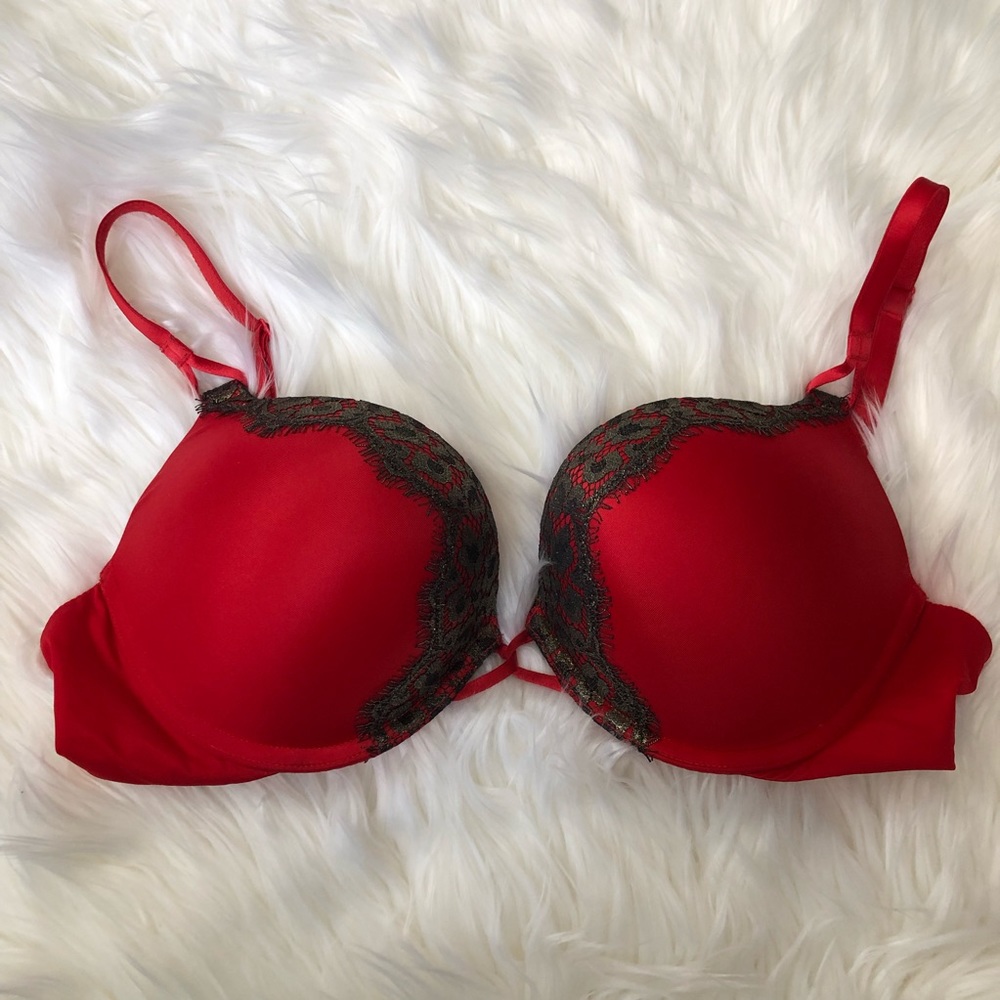 Victoria’s Secret Bombshell Plunge bra